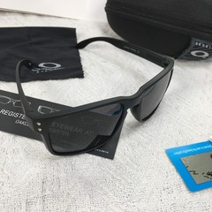 New In Box Oakley Holbrook Black Frame Sunglasses Fire Polarized Lens UV400