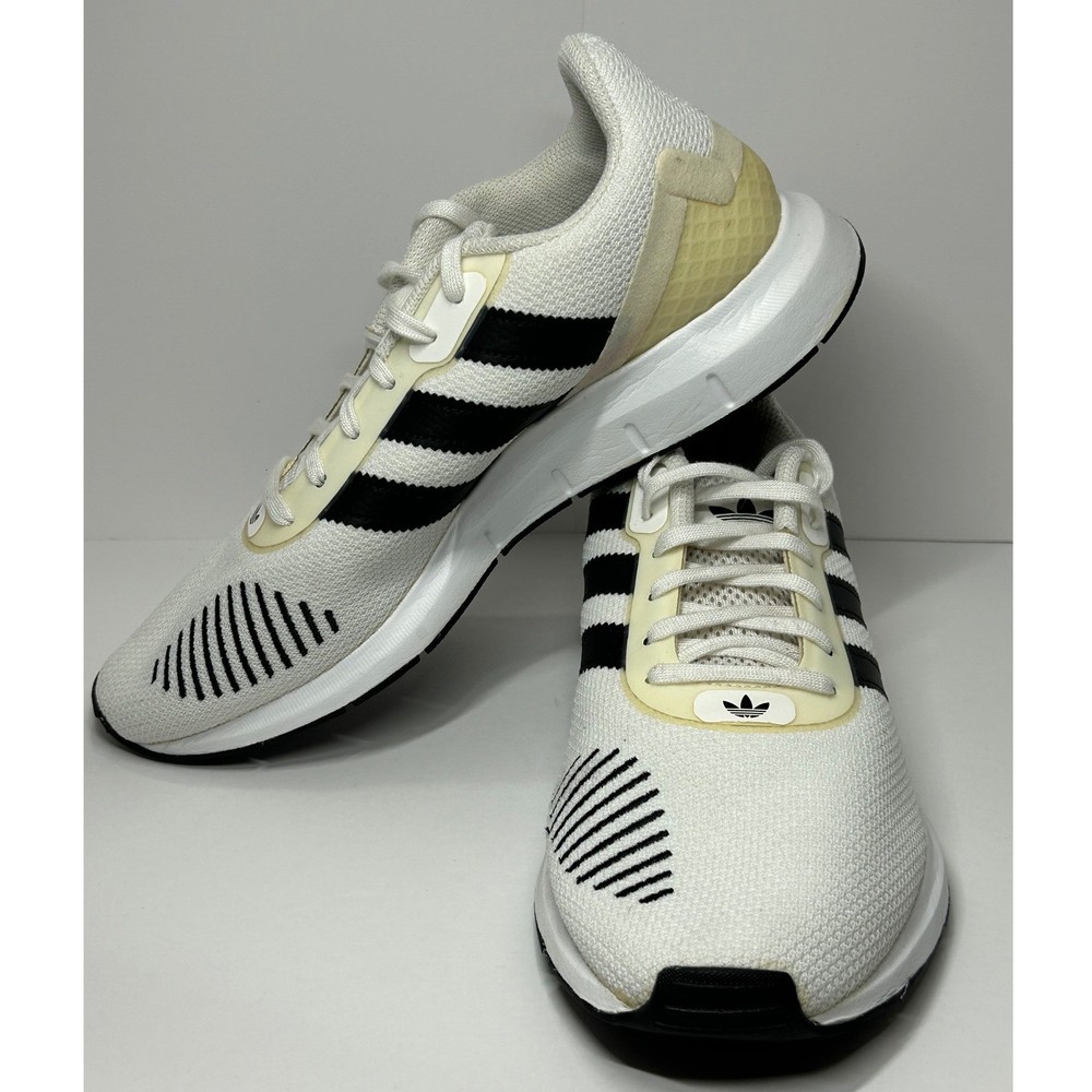 Adidas Swift Run Shoes White Black Stripes Men’s Size 7.5 Athletic Shoes