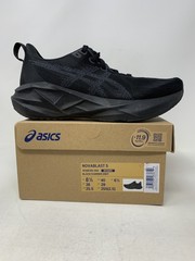 Women’s Asics Novablast 5, Black/Carrier Grey, 8.5 B Medium US