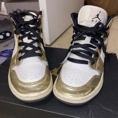 Air Jordan 1 Mid SE Men’s Sneakers Black/Metallic Gold-White Size 6Y / 7.5W