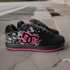 Women’s DC Gaveler – Black/Pink