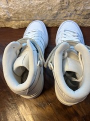 adidas Forums Men’s White Mid Top Sneakers Lace-Up Hook & Loop Strap – Size 9.