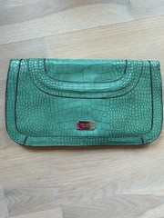 NWT Nine West Green Clutch With Magnetic Closure