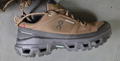 Size 9 – ON Cloudrock Low Earth Black