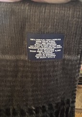 🇺🇸J.C. Penney Beautiful Gray Plaid 💯 % Acrylic Scarf Hand Wash Only