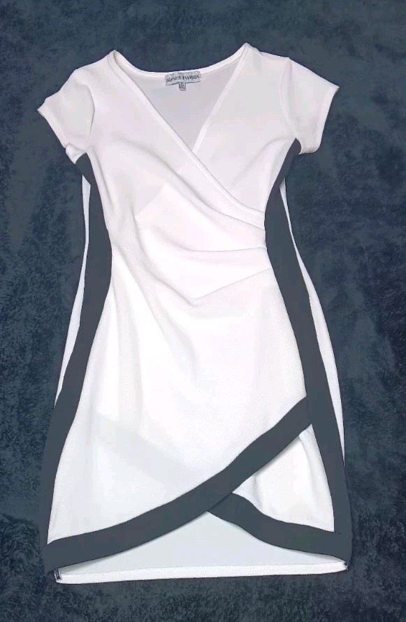 Almost Famous Faux Wrap Surplice Bodycon Mini Dress M Black & White Colorblock