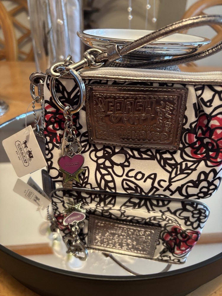 Coach Poppy Floral Zip Wristlet Pouch Lined Inner Pockets Bag and Charm