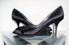 BEAUTIFUL $685 SALVATORE FERRAGAMO BLACK SATIN PEEP TOE EVENING HEELS SHOES 6.5B