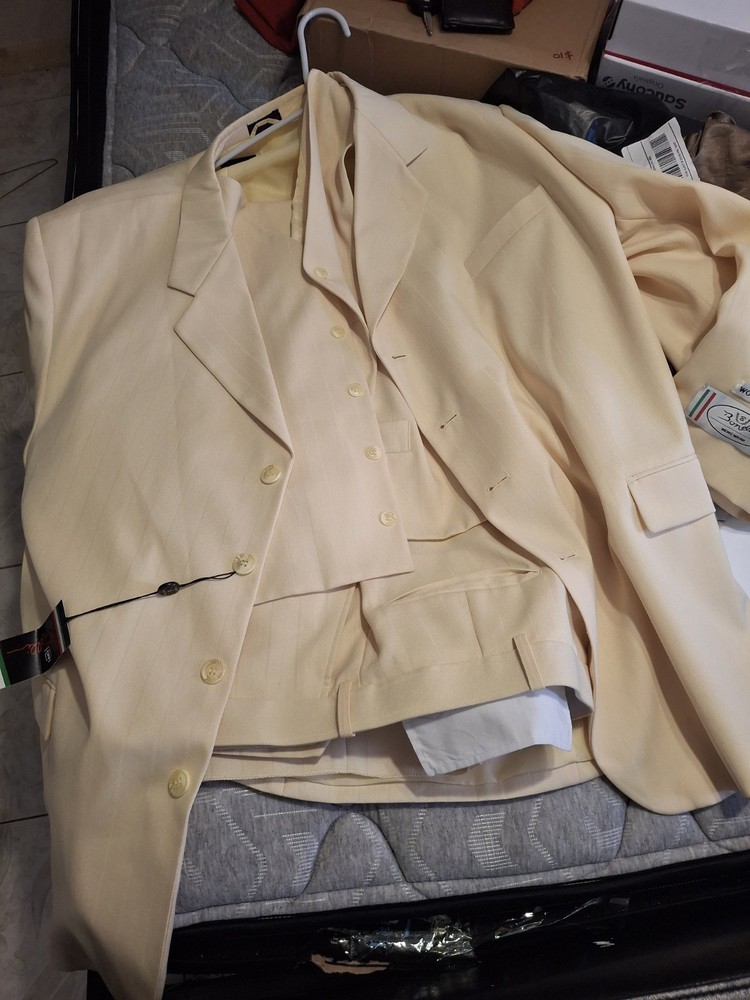 V&J Bonelli Men’s Beige Teteron 3-Piece Suit 54R 50W Single-Breasted