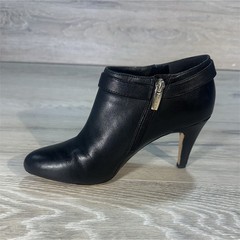 Vince Camuto Venida Black Leather Ankle Booties Women’s Size 8M Side Zip Heels