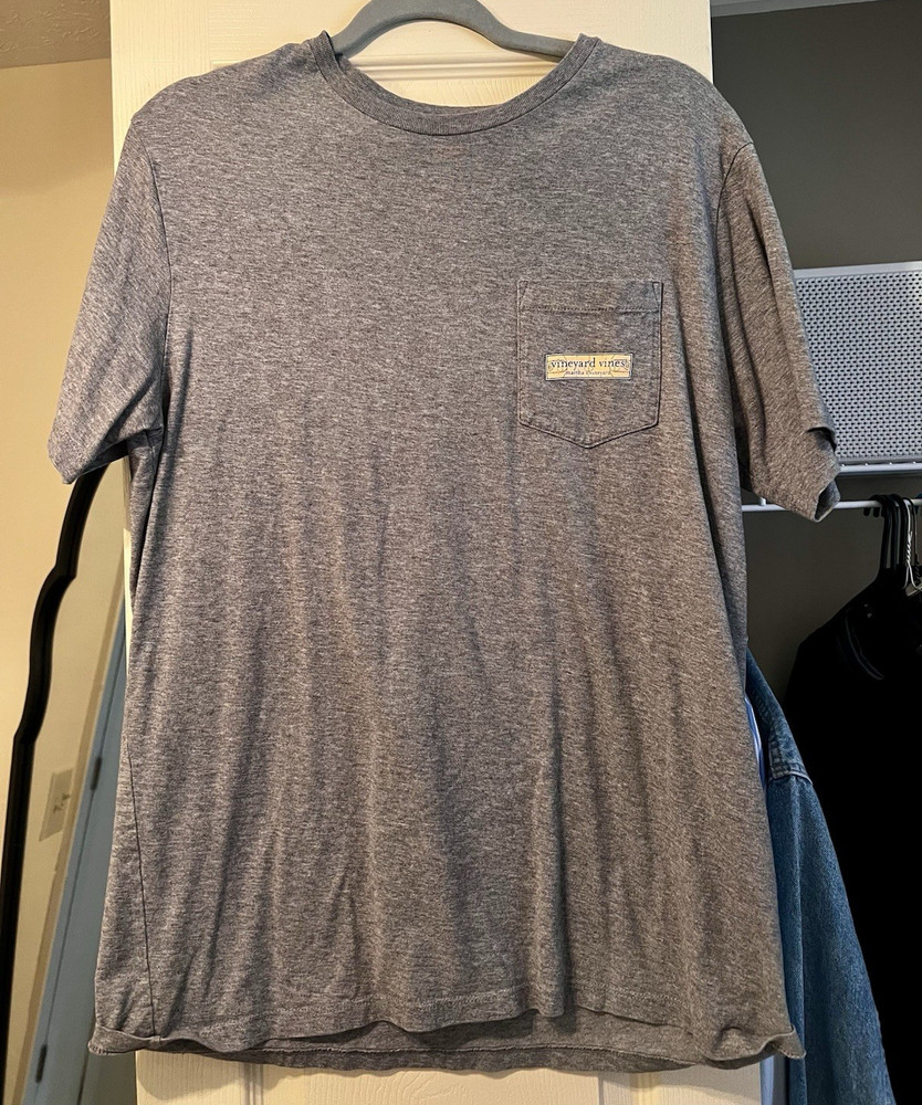 Vineyard Vines Men’s Gray Graphic Print Pocket Crew Neck Short Sleeve T-Shirt M