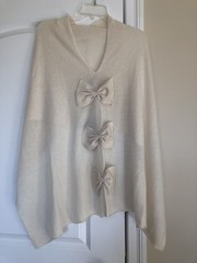 NWT HANNAH ROSE Light Beige with Bows 100% Cashmere Travel Wrap Poncho One Size