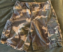 IZOD Boys Gray Camo Cargo Shorts Size 32 Cotton Twill Pockets