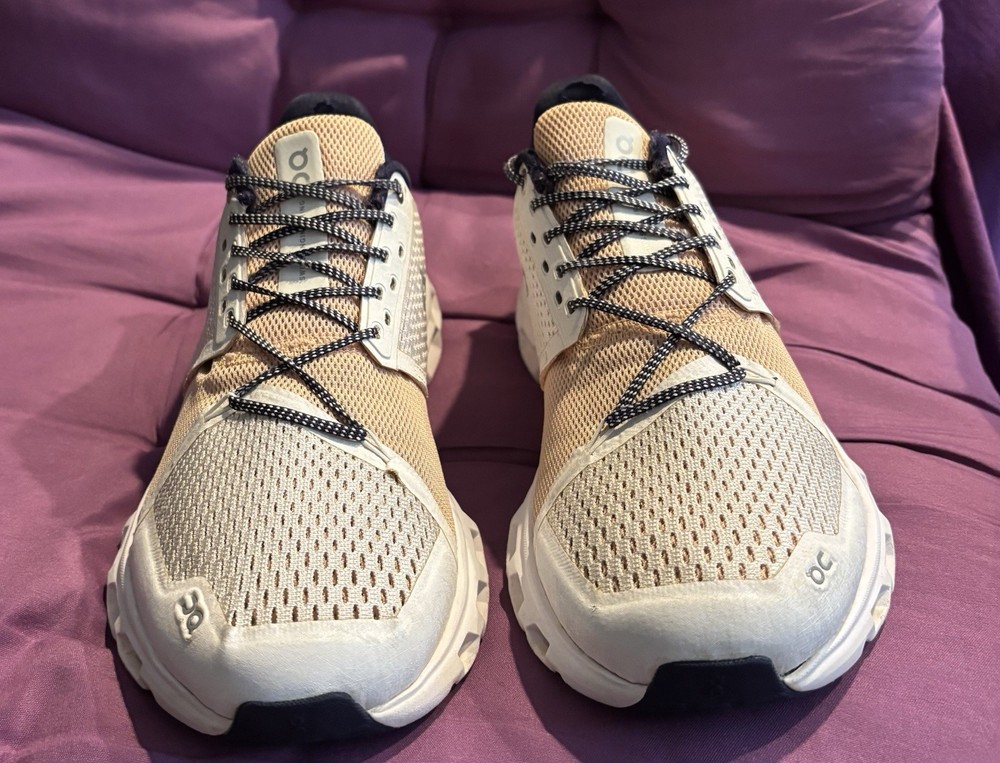 On Cloud Cloudstratus Women’s Size 8.5