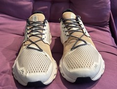On Cloud Cloudstratus Women’s Size 8.5