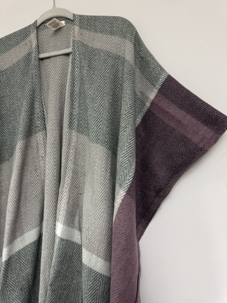 Women’s Woolrich Gray Mauve Blanket Wrap Shawl Cape Poncho Tassels One Size
