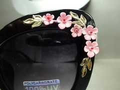 VINTAGE RETRO CAT EYE Style SUN GLASSES Black Frame Unique Floral Flower Design