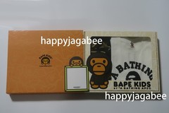 A BATHNIG APE BAPE KIDS 1ST CAMO COLLEGE KIDS GIFT SET 1L70369001 z