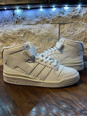 adidas Forums Men’s White Mid Top Sneakers Lace-Up Hook & Loop Strap – Size 9.