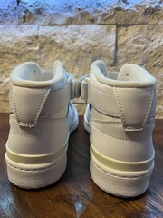 adidas Forums Men’s White Mid Top Sneakers Lace-Up Hook & Loop Strap – Size 9.