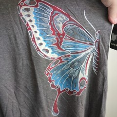 Torrid New Women’s Butterfly V-Neck Gray Graphic Knit Tee Shirt 2 2X Classic Fit