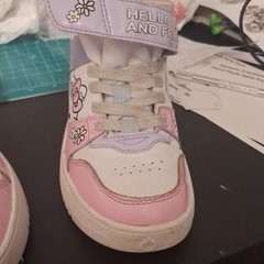 Hello Kitty and Friends by Sanrio Unisex Kids 4 Pink Low Top Hook & Loop