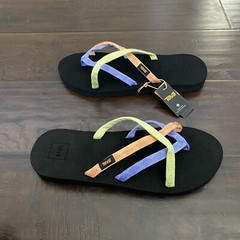 New Teva Olowahu Lightweight unique design Cool sandals size 11 Medium width