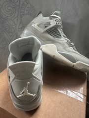 Women’s 10.5 Air Jordan 4s Retro Frozen, good used condition, no box