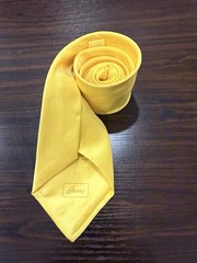 Brioni Men’s Yellow Solid Silk Tie Necktie