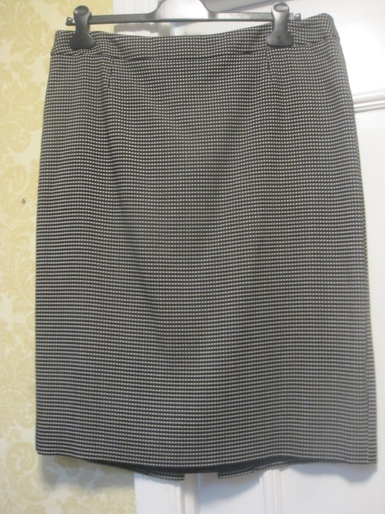 ESCADA BLACK AND WHITE CHECKED SKIRT NWT