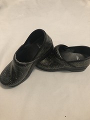 Women’s Size 7.5 Dansko Black/ Muti Color Clogs