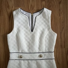 STS Sail to Sable White Textured Tweed V-Neck Shift Dress Zip Navy Trim