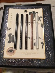 Tahari Ayeliner Set