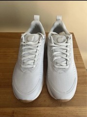 Nike Air Max Nuaxis Woman’s Size 8 White Low Top Mesh Cushioned Sneakers *NEW*