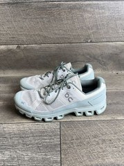 OnCloudventure Trail Running Shoe – Women’s Size 9 (White/Moss)