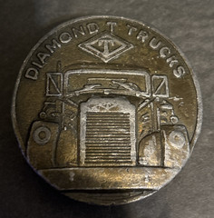 VINTAGE DIAMOND T TRUCKS MENS BRASS BELT BUCKLE – 2.25″ inches