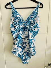 BNWT BloomChic Swimsuit With Skirt 2 Piece Size 18 – 20 New Holiday Plus Size