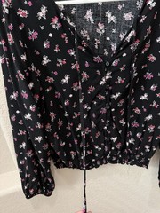 Mudd Black Floral V-Neck Button Front Cropped Woven Blouse Long Sleeve L