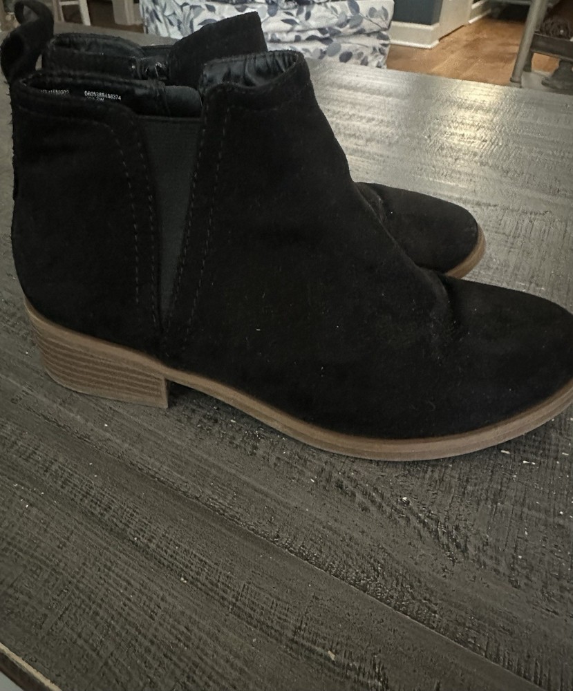 Women’s Black Chelsea Ankle Boots Slip On Elastic Gore Accent Round Toe Solid