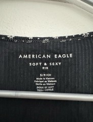 American Eagle Rib Floral T-Shirt Black/White Short Sleeve Scoop Neck Button S