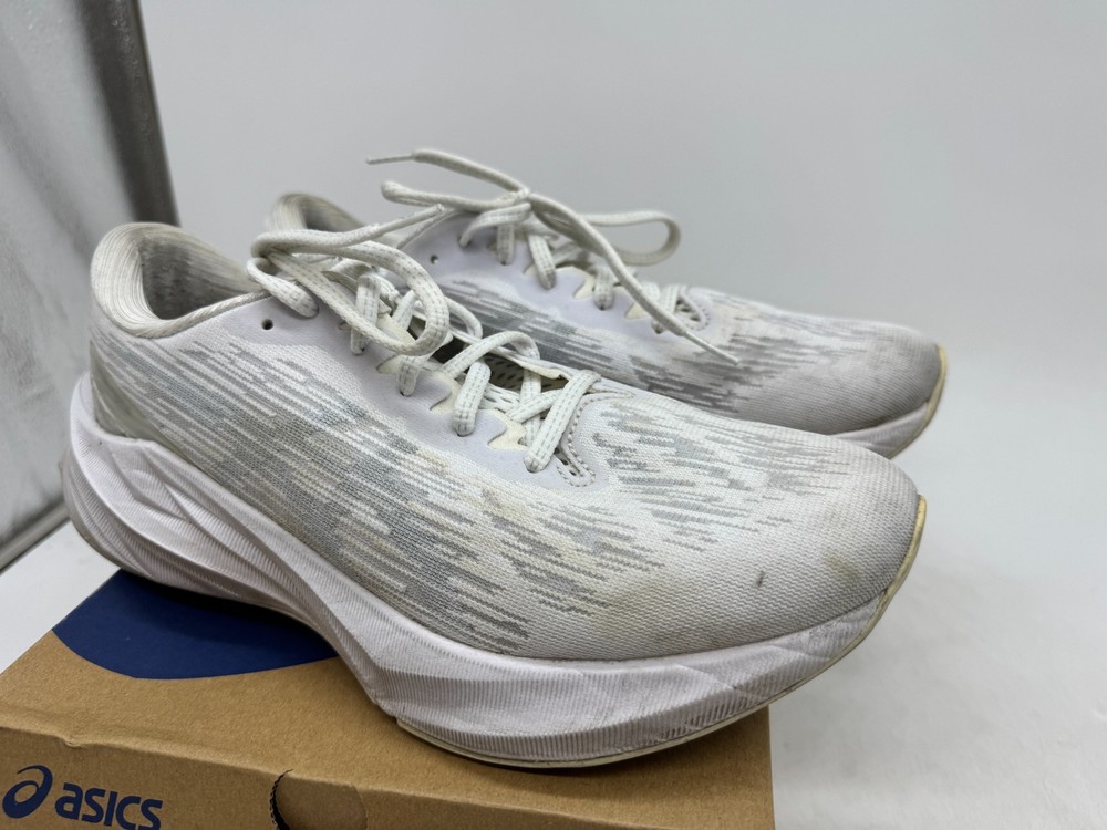 Asics Novablast 3 Sneaker Mens White Gray Lace-Up Athletic Runninng Shoes – 8.5