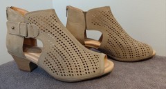 NEW – Earth Open Toe 2in Heels Perforated Suede/Upper Foam Leather Insole – 6.5D