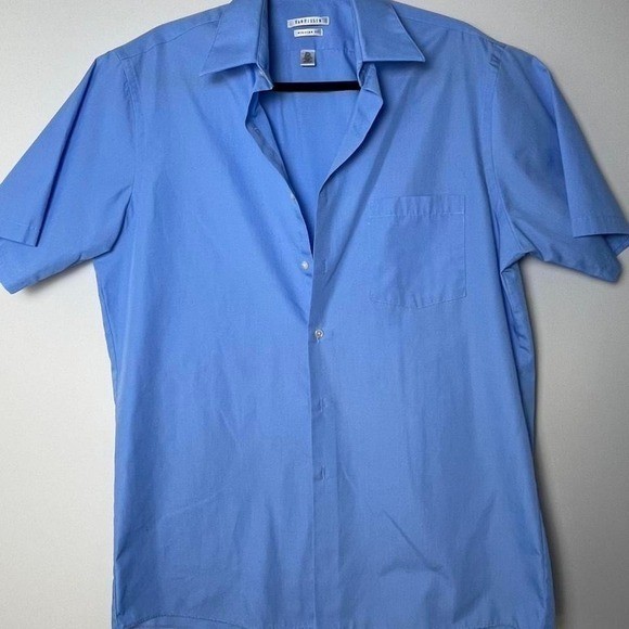 Blue Van Heusen short sleeve button up shirt 15 1/2 poplin regular fit