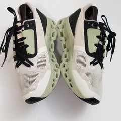 On Cloudstratus White Black Sage Green Running Shoes 39.98997 Women’s Size 6.5