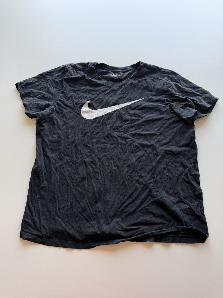 Nike Men’s Athletic Wear Short Sleeve Swoosh Graphic Workout Active Gym T-Shirt
