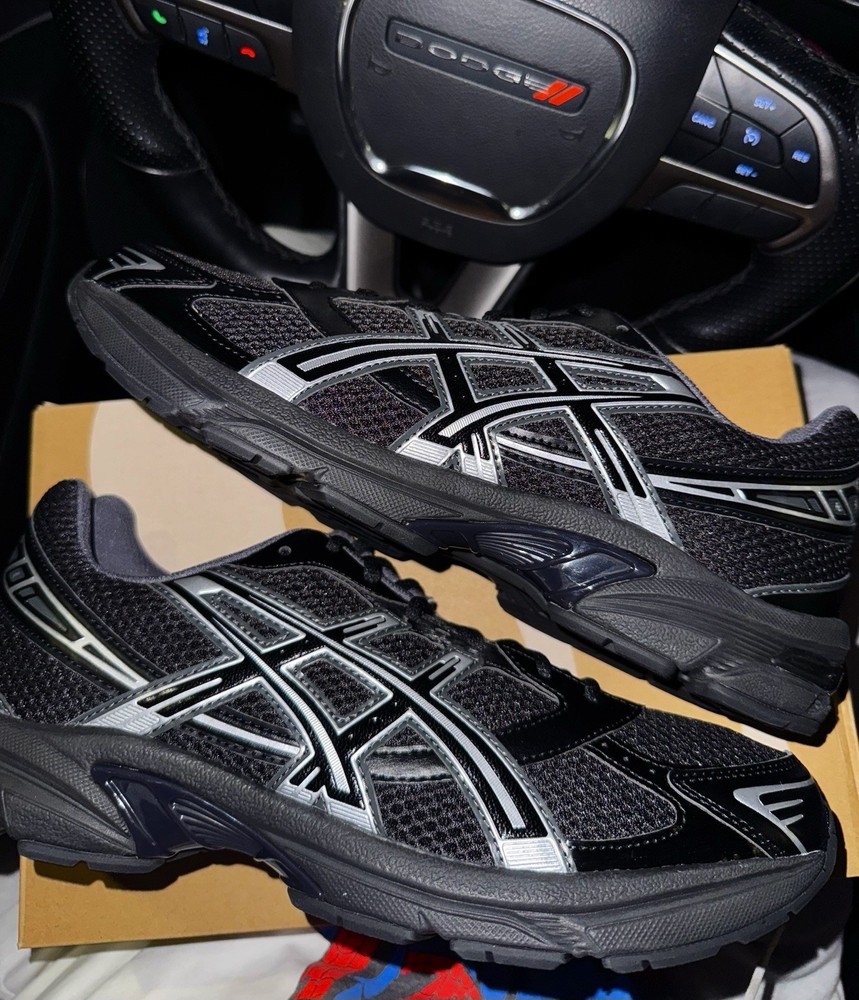Men’s Size 10.5 ASICS Gel-1130 Black Pure Silver 1201A906-001 Brand New
