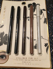 Tahari Ayeliner Set