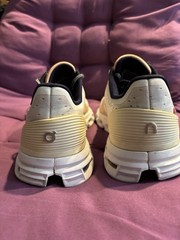 On Cloud Cloudstratus Women’s Size 8.5