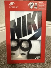 Nike Baby 3-Piece Bodysuit Set 6-12 Months White/Black Hat Booties NN0795-023