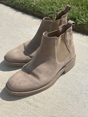 Men’s Steve Madden Chelsea Boots Size 8M. Perfect For Completing An Outfit.